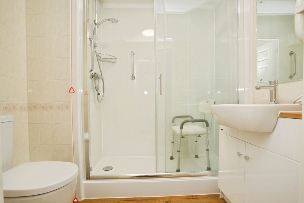 Additional image 6 of 2 bed flat for saleRoss Court, Rugby CV21