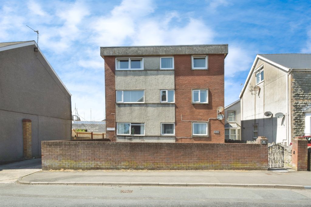 Property photo 2 of 17