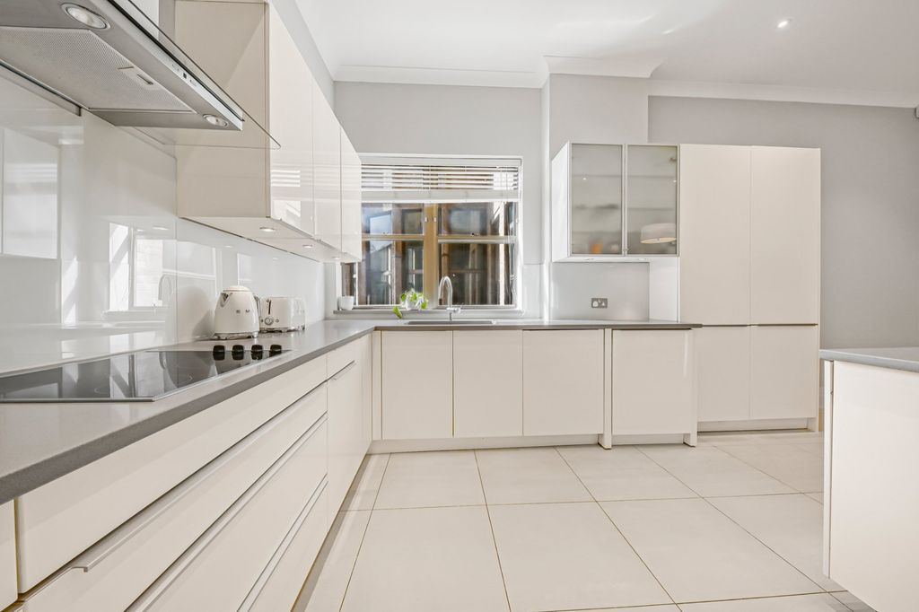 Property photo 3 of 29