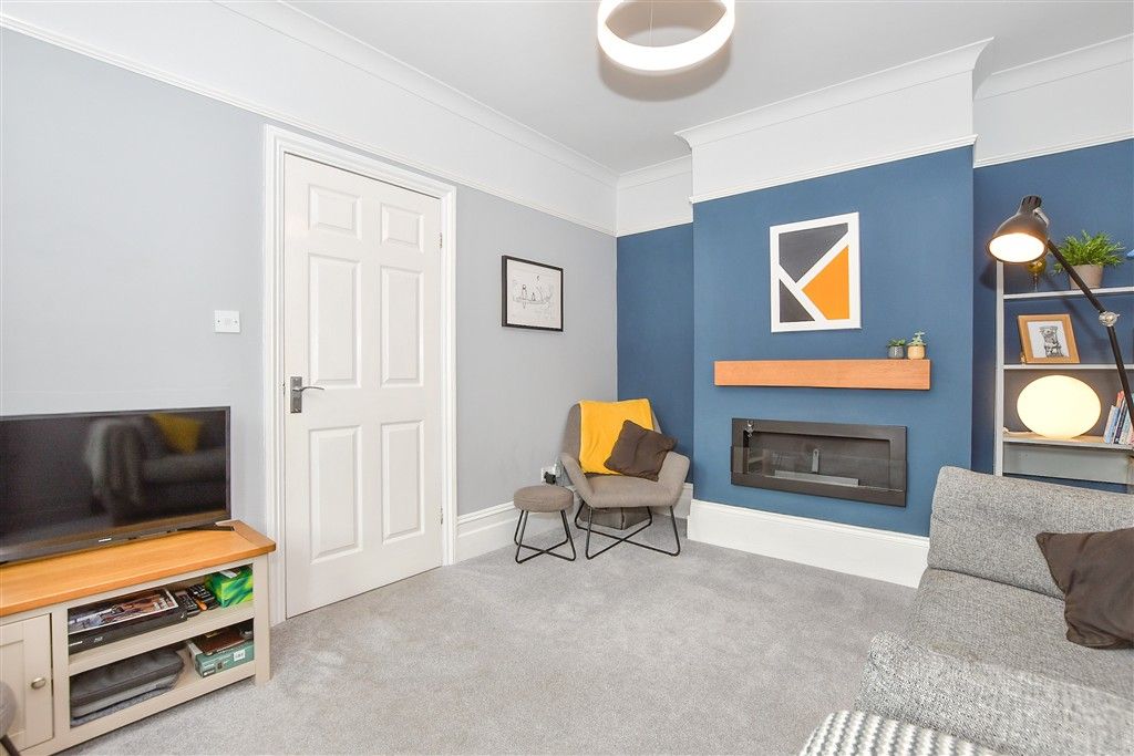 Property photo 3 of 12 Lounge