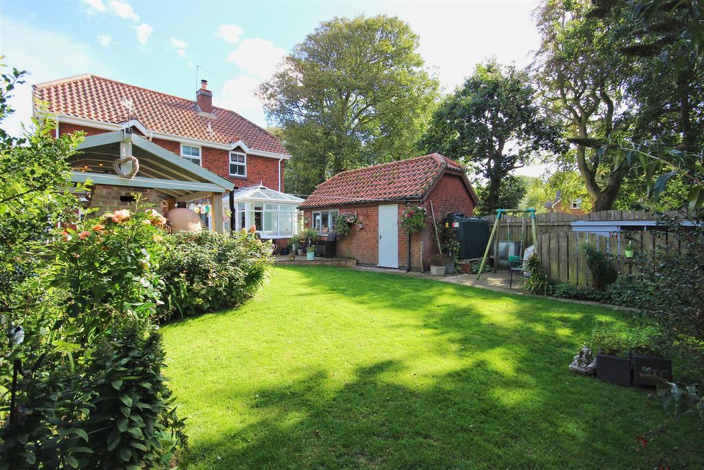 Property photo 3 of 27 Outside