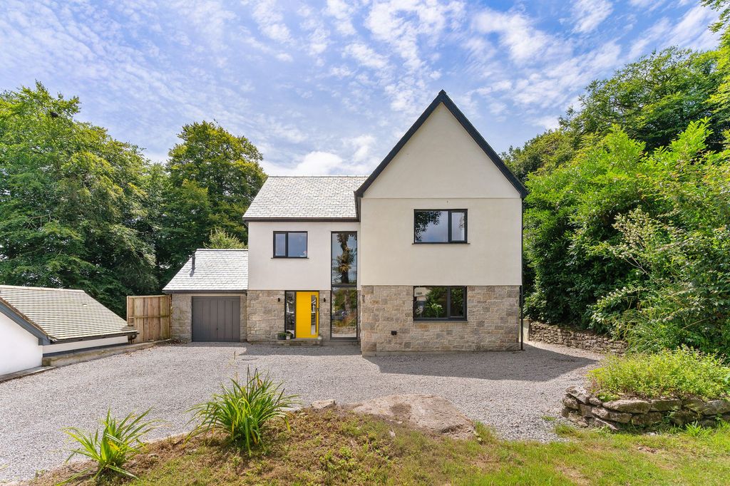 Property photo 1 of 32