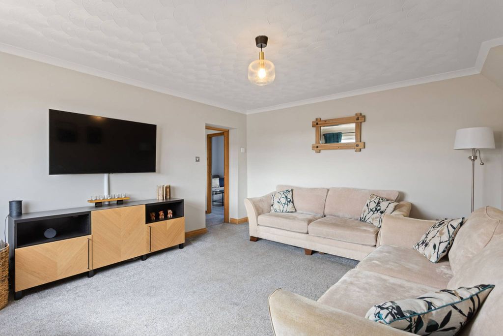 Property photo 2 of 30