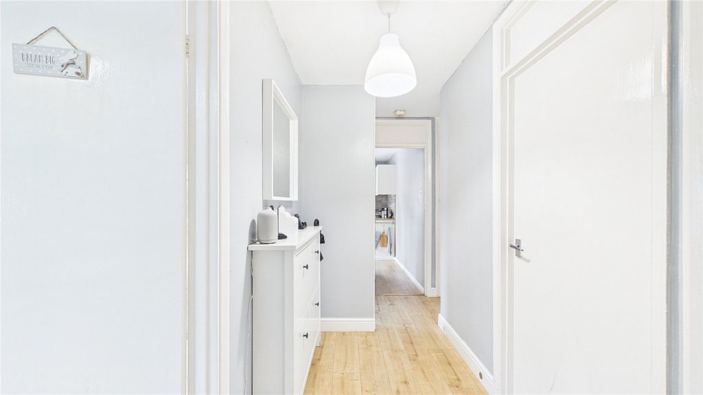 Additional image 13 of 2 bed flat for saleLightwater, Surrey GU18