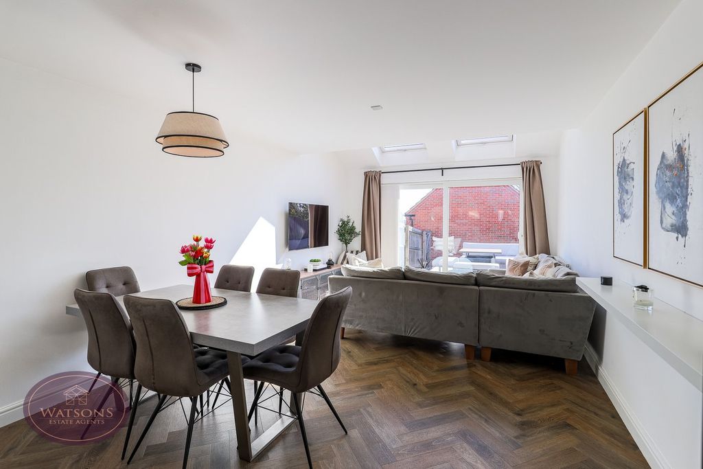 Property photo 3 of 33