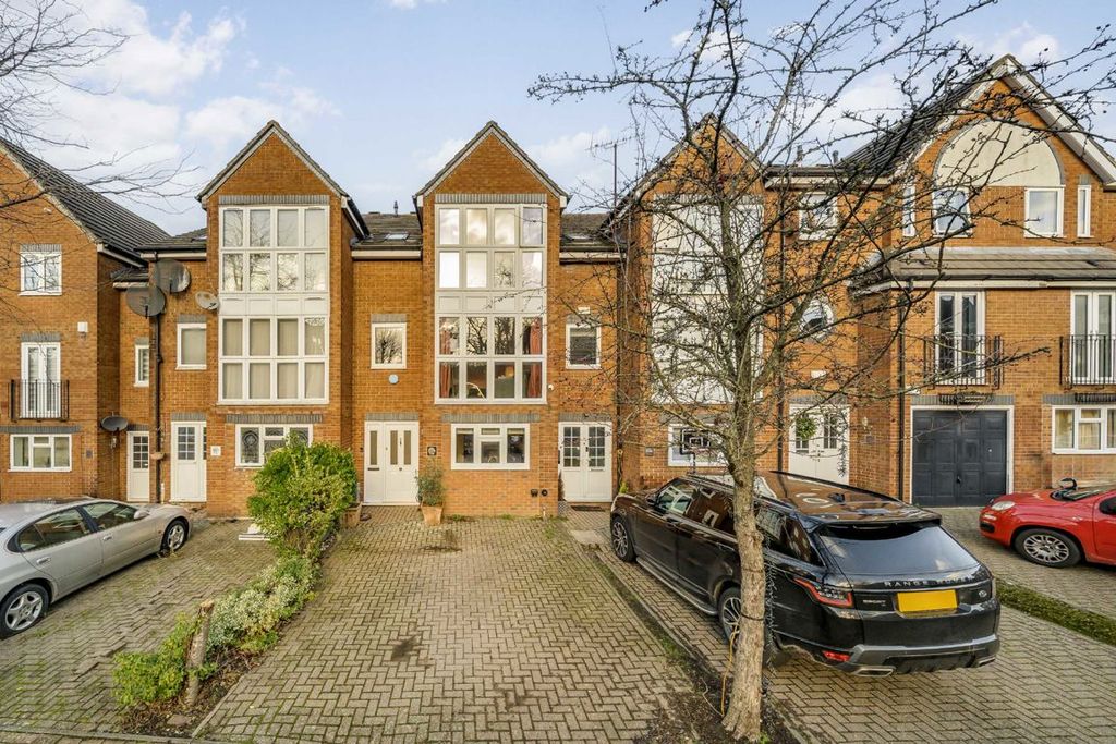 Property photo 1 of 8