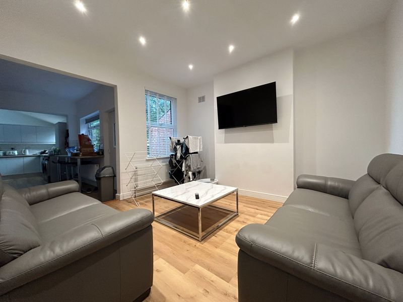 Property photo 1 of 14 Photo 4