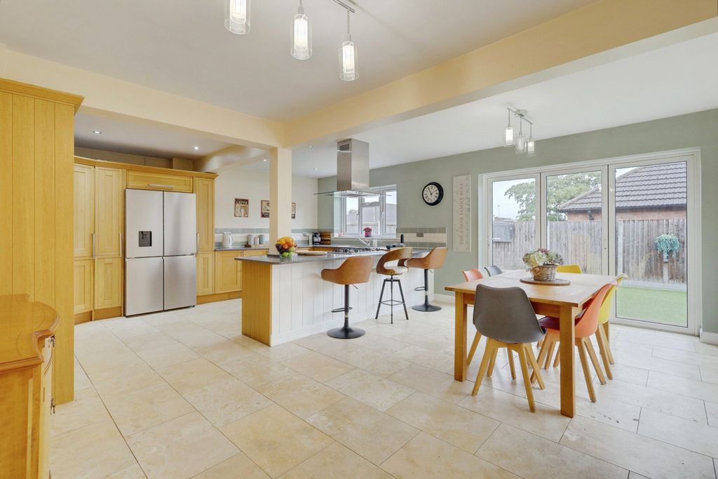 Property photo 2 of 30