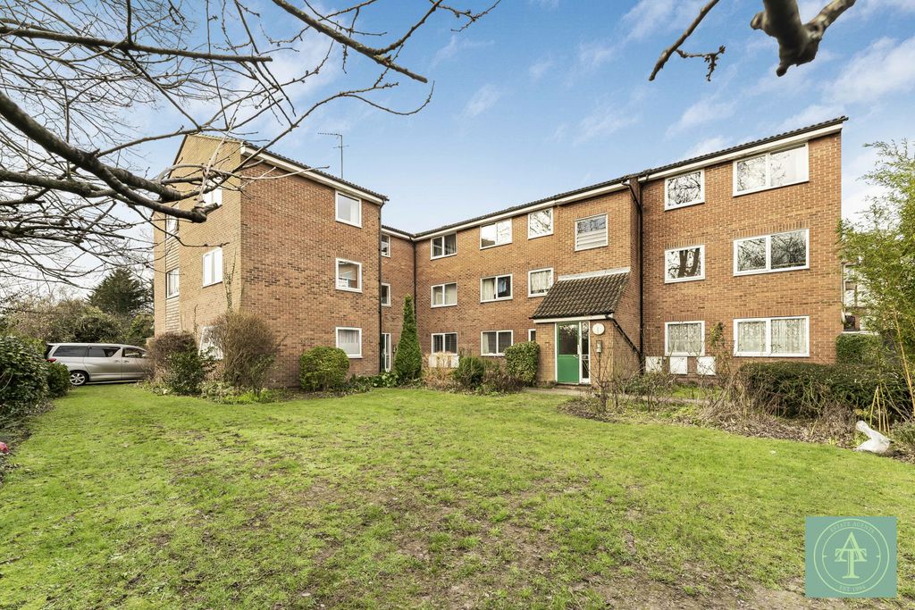 Property photo 1 of 8 Two Bedroom Flat For Sale