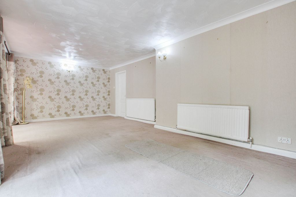 Property photo 3 of 28