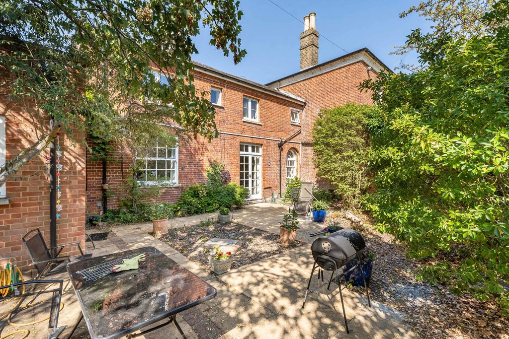 Property photo 1 of 11 Exterior