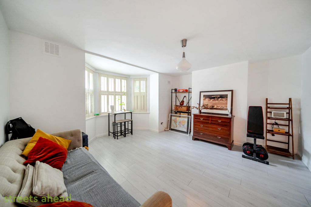 Property photo 1 of 15 1B516ee3-F30F-403...