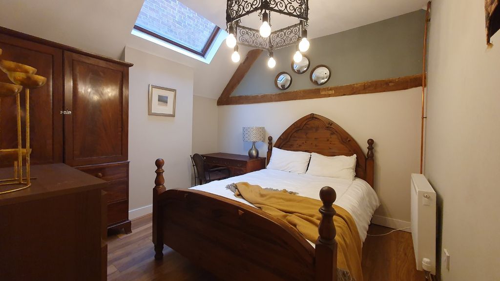 Property photo 3 of 8 Bedroom 1