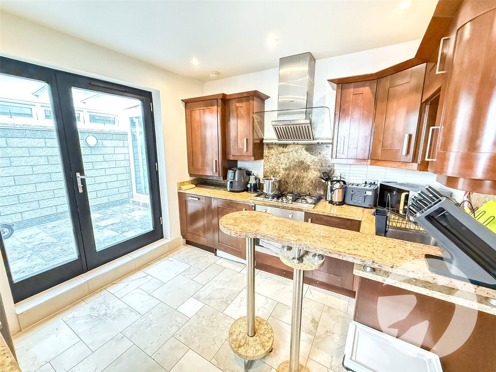 Property photo 2 of 11 Picture No. 10