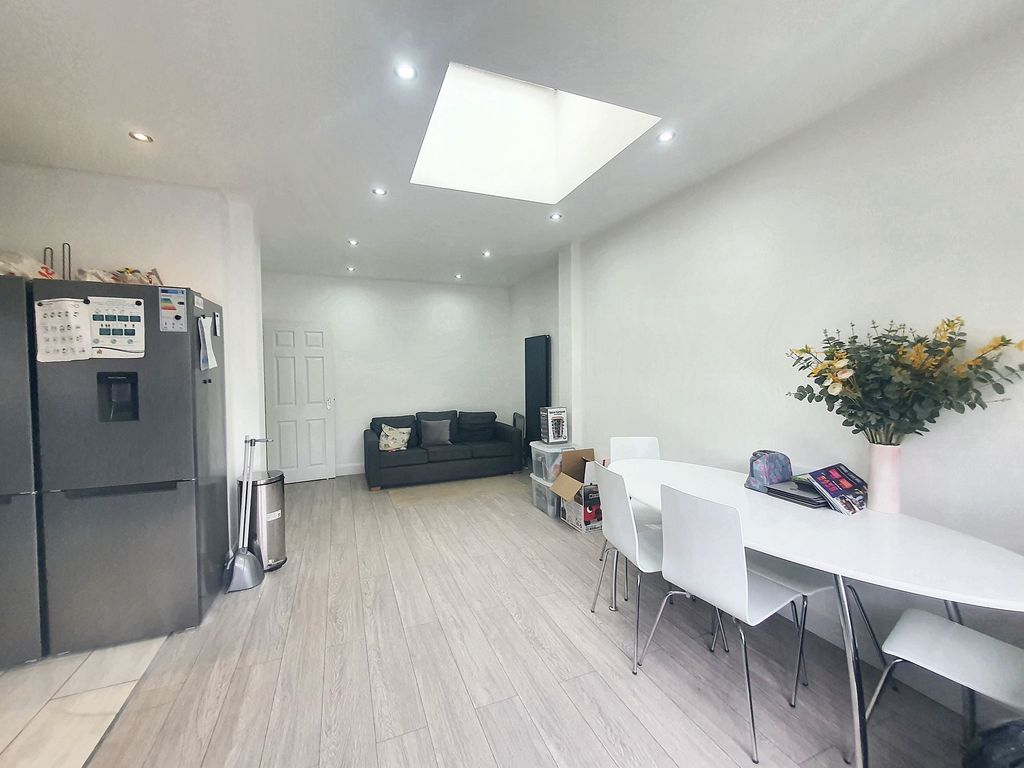 Property photo 3 of 6 Communal Living Room