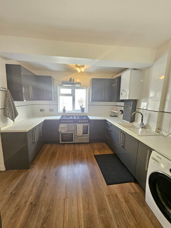 Property photo 3 of 25