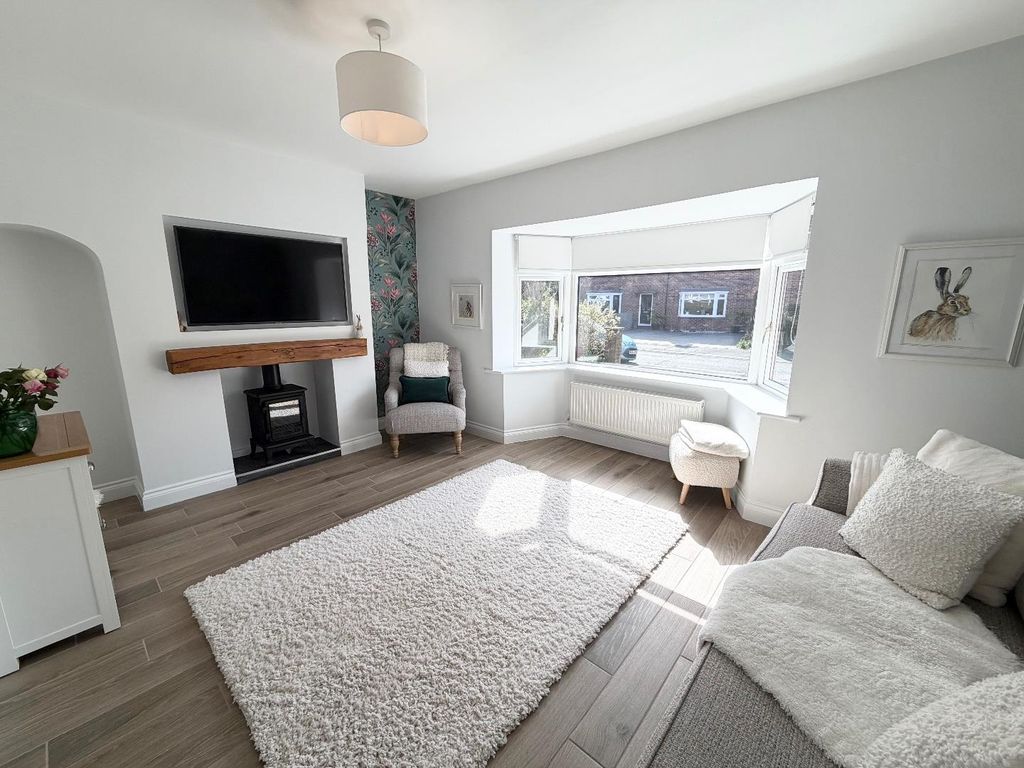 Property photo 3 of 30 Lounge