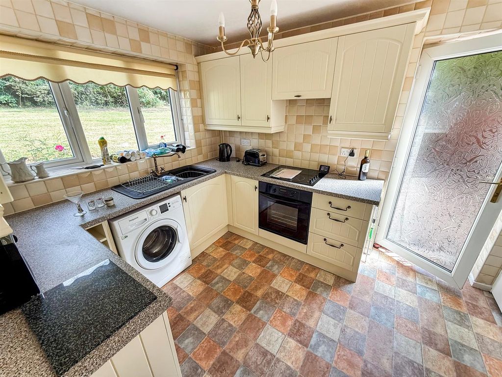 Property photo 3 of 14 Kitchen