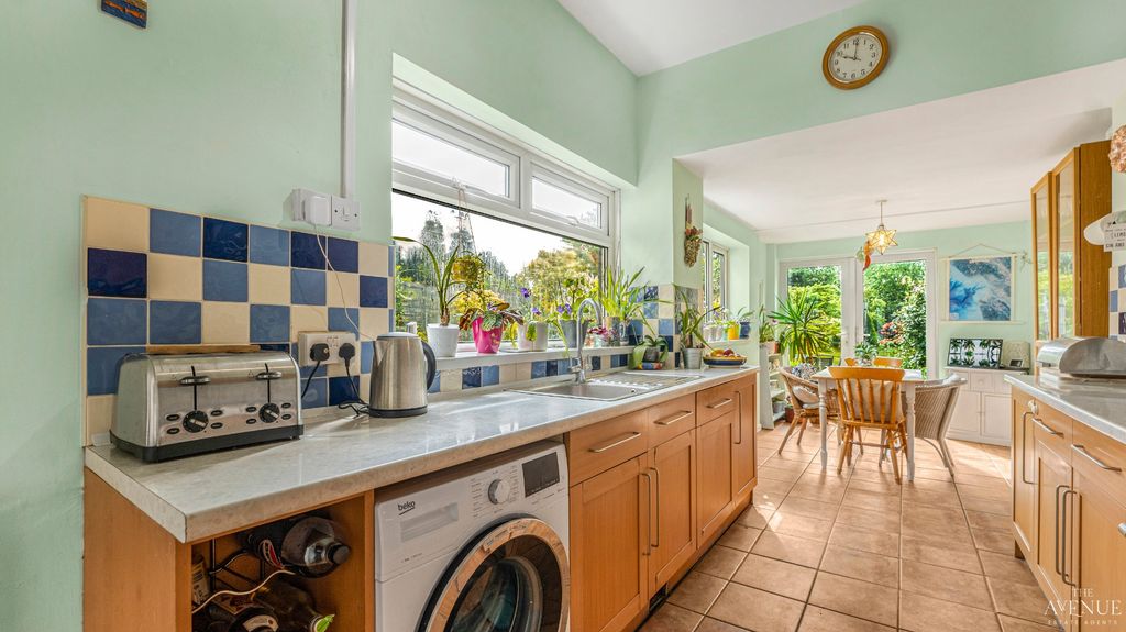 Property photo 3 of 40 4867044