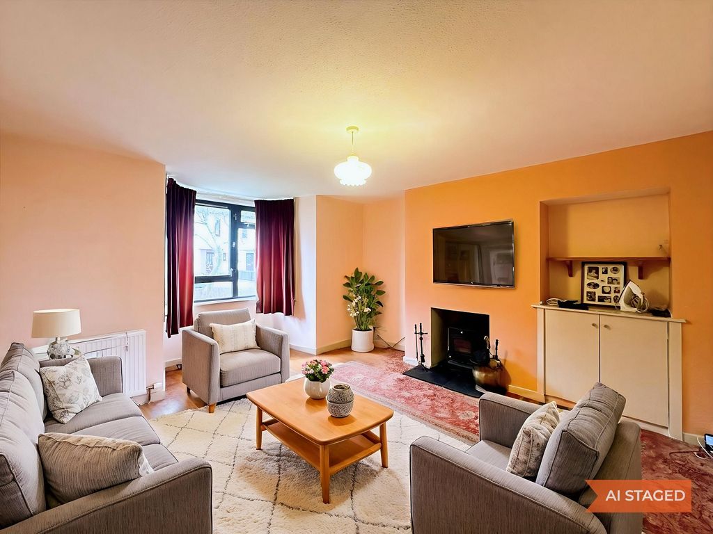 Property photo 2 of 13 Lounge - Staged