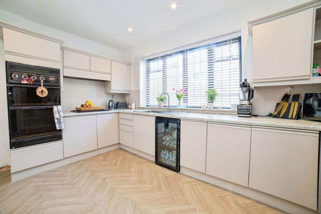 Property photo 2 of 24 Pbox-Img.Jpg