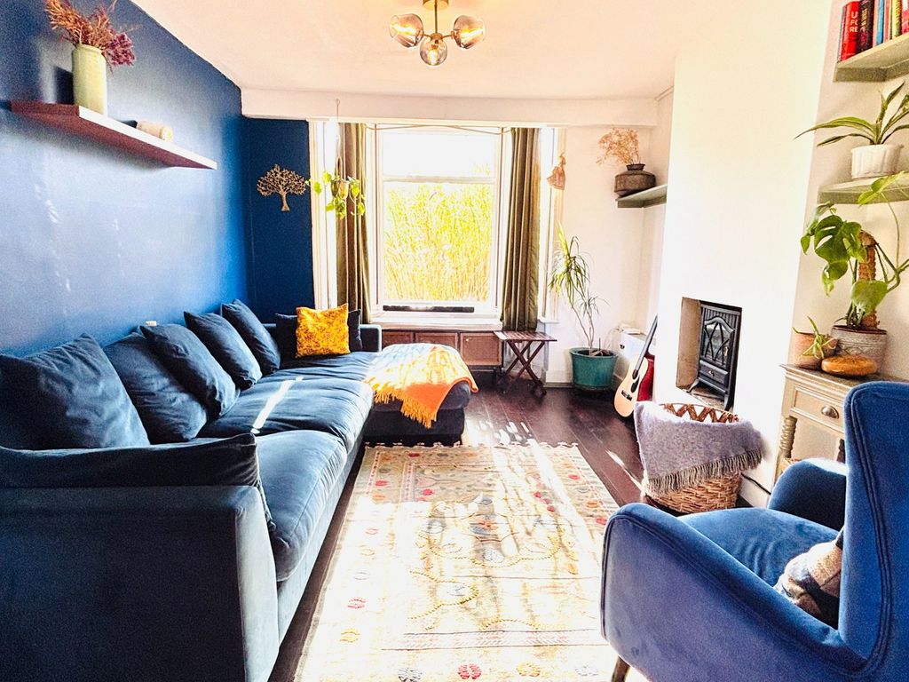 Property photo 2 of 31