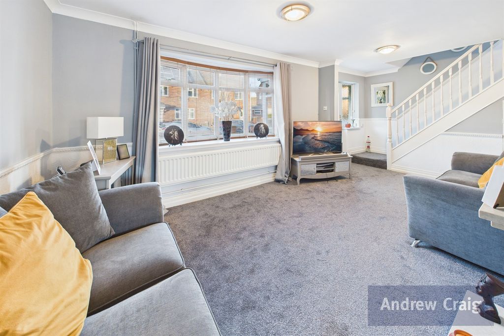 Property photo 2 of 17 Lounge