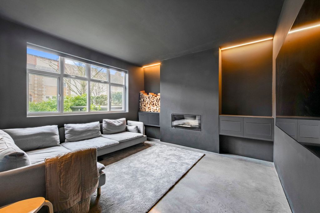 Property photo 2 of 23