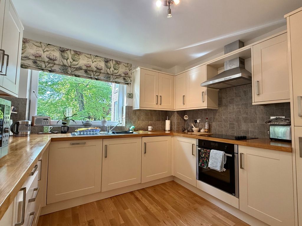 Property photo 3 of 7 Kitchen
