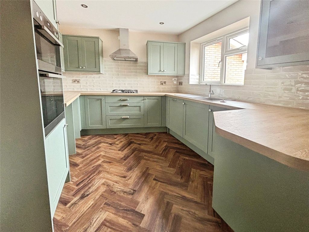 Property photo 3 of 18 Breakfast Kitchen