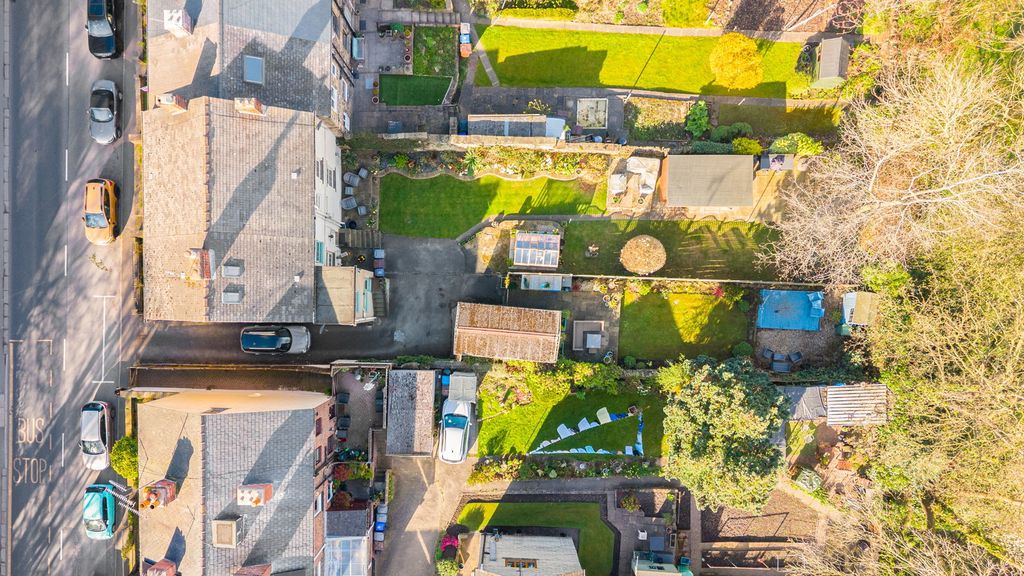 Property photo 3 of 32