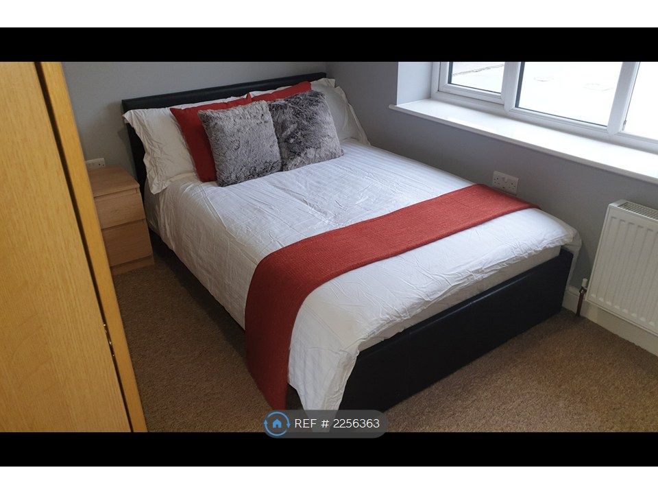 Property photo 1 of 11 Ottoman Storage Bed