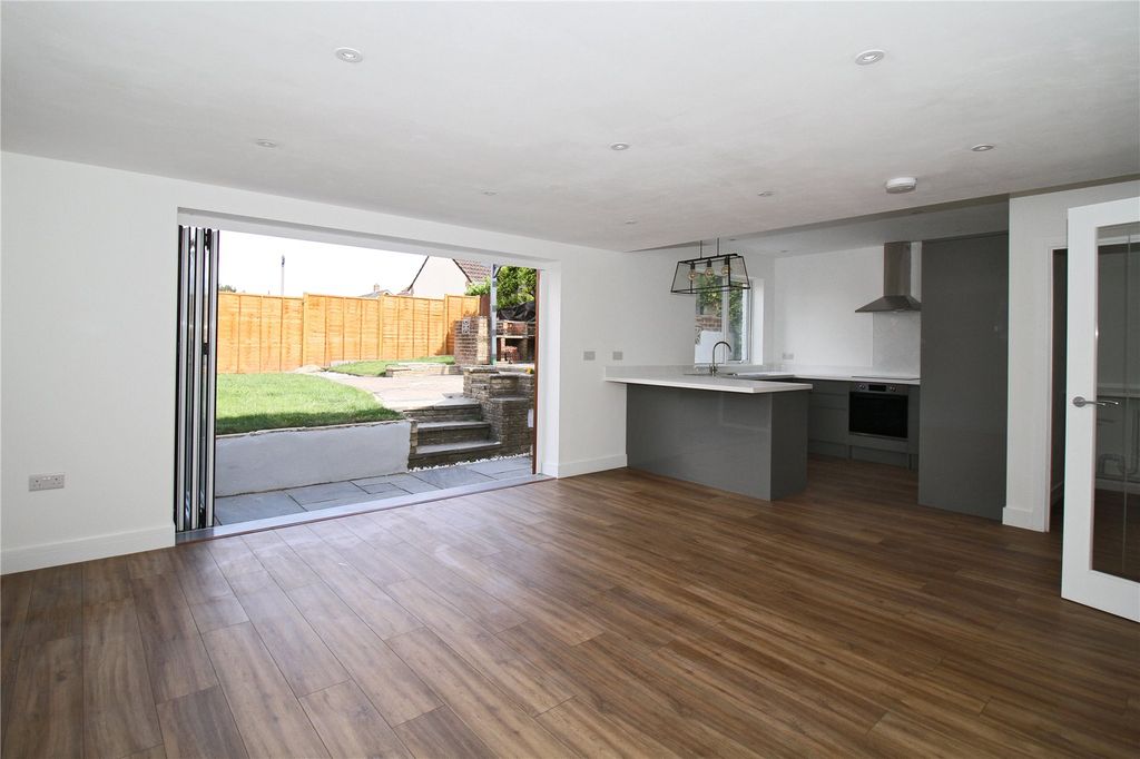 Property photo 3 of 16 Picture No. 01