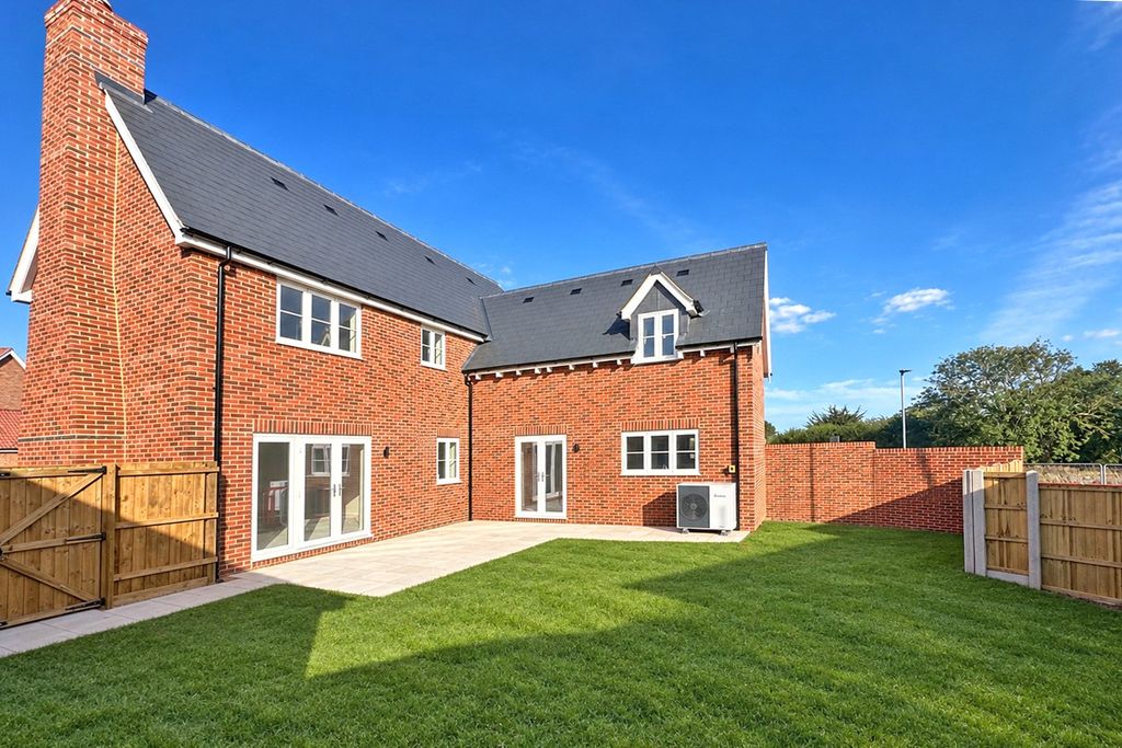 Property photo 1 of 16 Picture No. 23