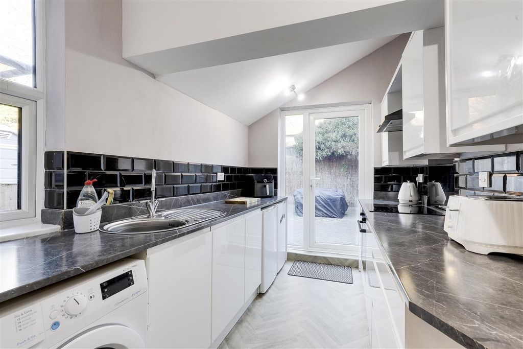 Property photo 3 of 16 1685.Jpg