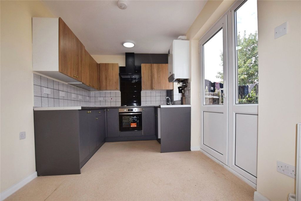 Property photo 3 of 8 Picture No. 06
