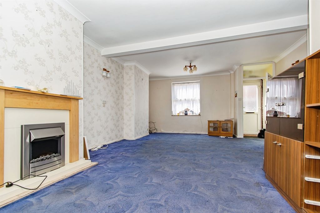 Property photo 2 of 17
