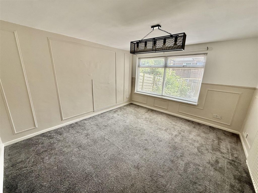 Property photo 1 of 11 Lounge