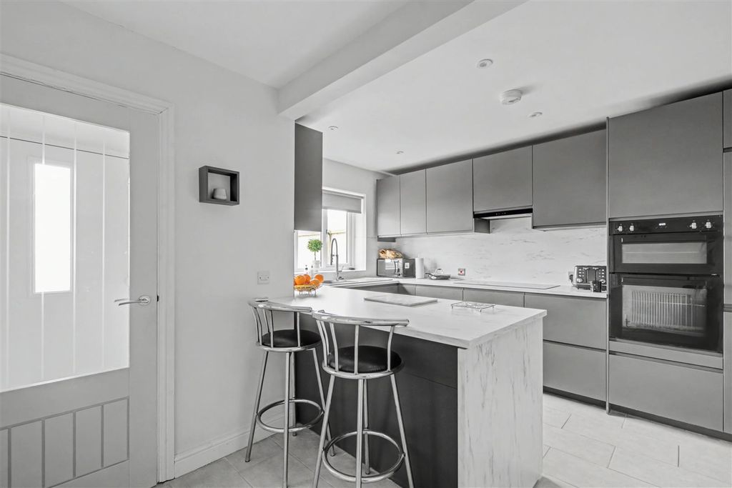 Property photo 3 of 26 Kitchen Diner