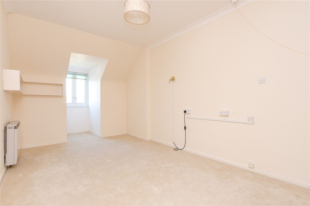 Property photo 2 of 16 Bedroom 1