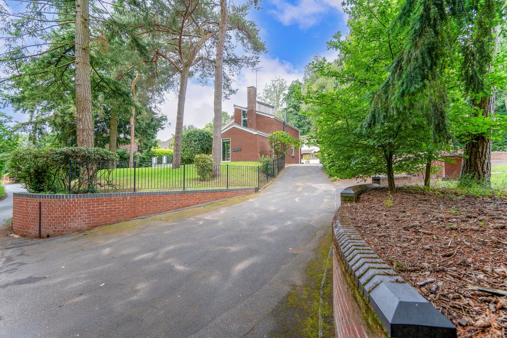 Property photo 2 of 36