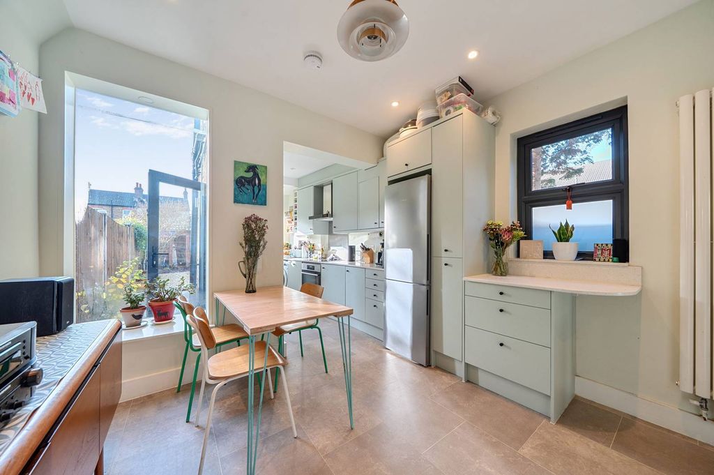 Property photo 3 of 14