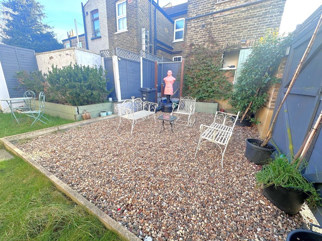 Property photo 3 of 20 Front Garden