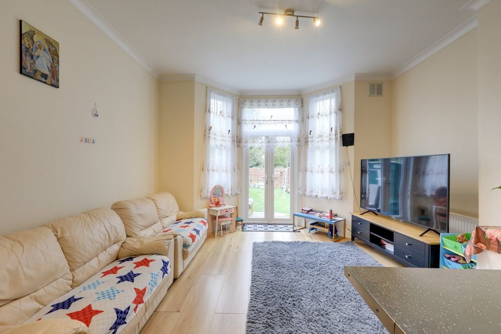 Property photo 3 of 8