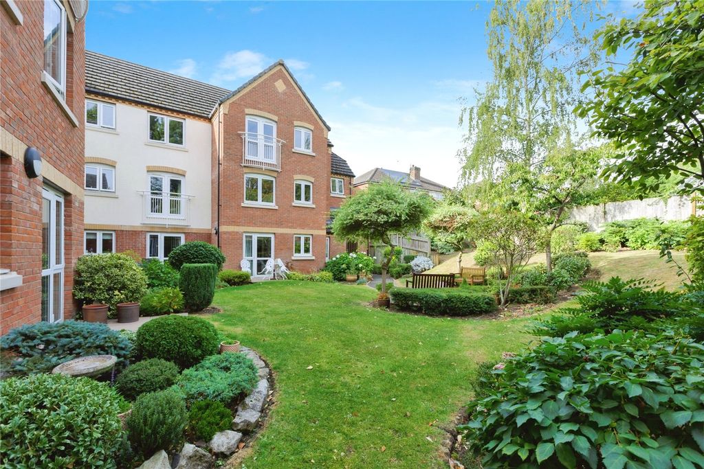 Property photo 1 of 14 Gardens