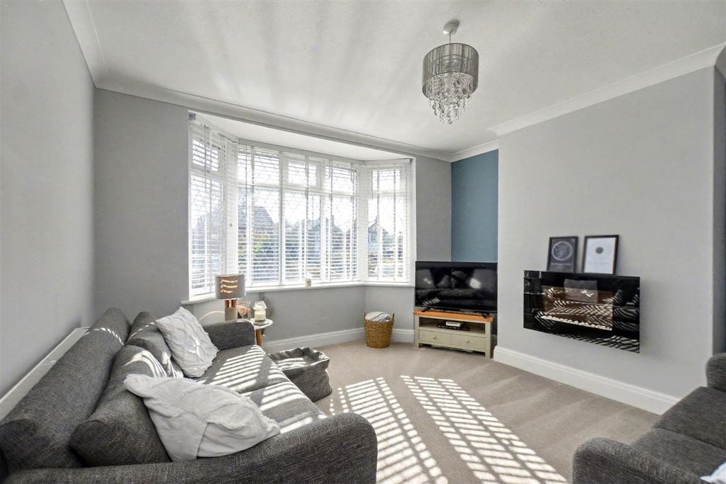 Property photo 2 of 23 Lounge_1.Jpeg