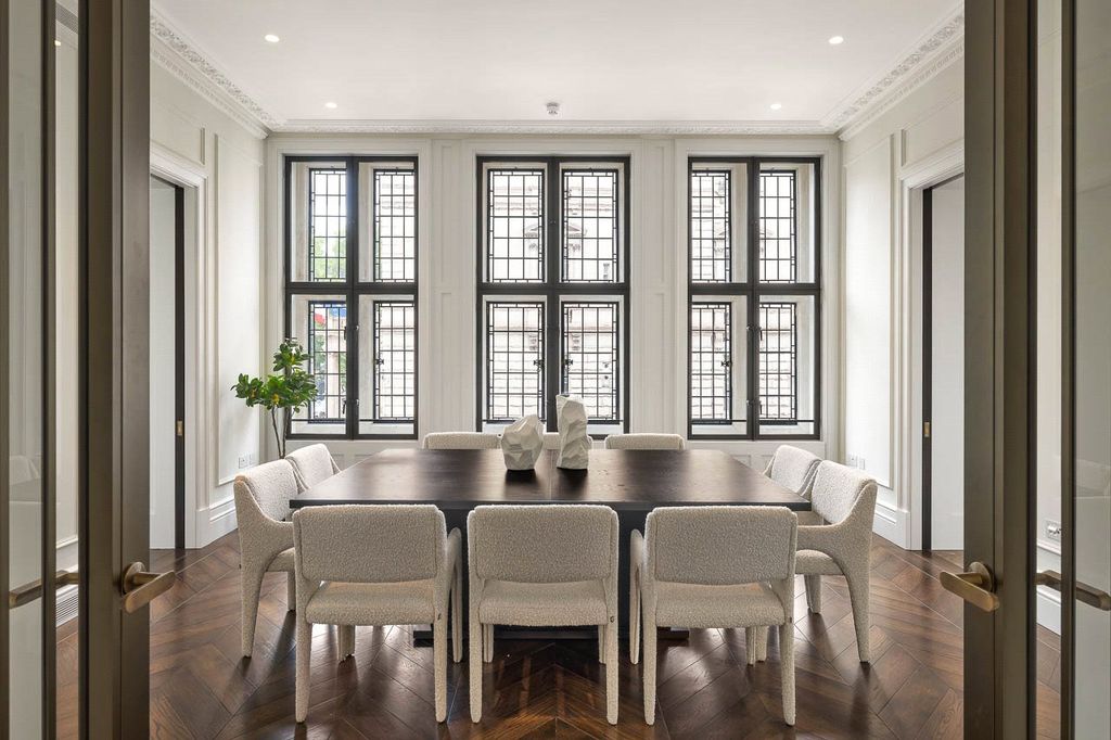 Property photo 3 of 17 Dining Room