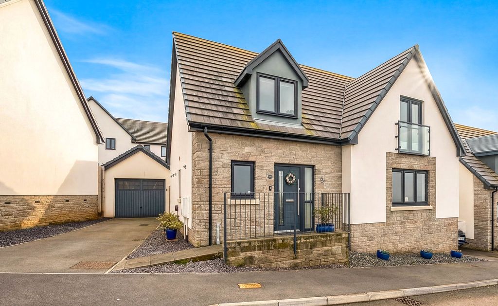 Property photo 3 of 33 Photo 6