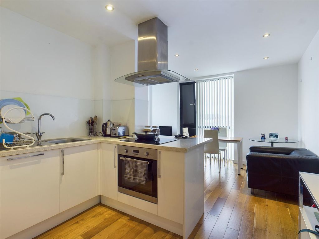 Property photo 2 of 9 Cam00318P1-Pr0417-Still05.Jpg