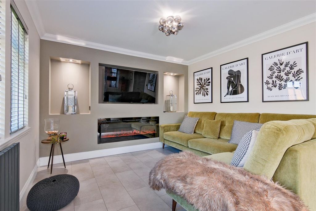 Property photo 2 of 29 Lounge